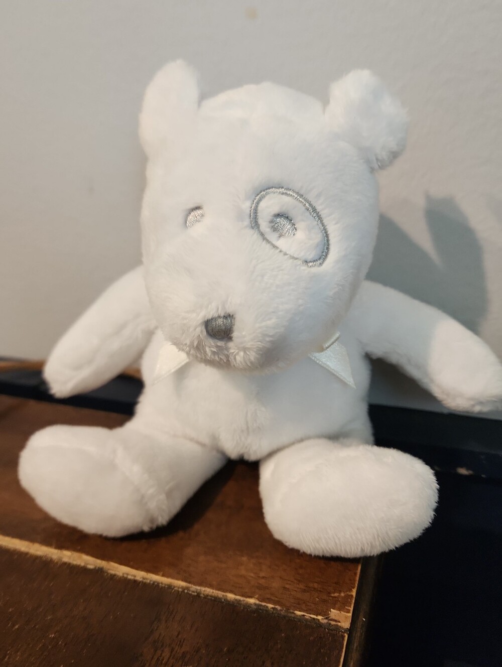 Little Wonders White Plush Teddy Bear Gray Bullseye Embroidered Eyes 7" Beanie